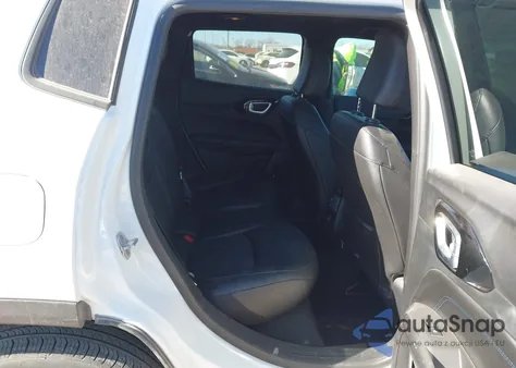 2025 Jeep Compass Latitude 4X4 z USA, uszkodzony, nr VIN 3C4NJDBN6ST570335